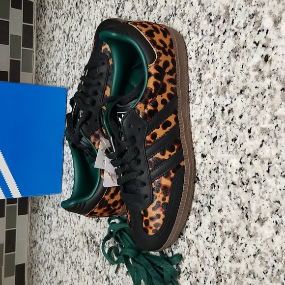 ADIDAS SAMBA LEOPARD OG SNEAKER, WOMENS 9 - Picture 2 of 5